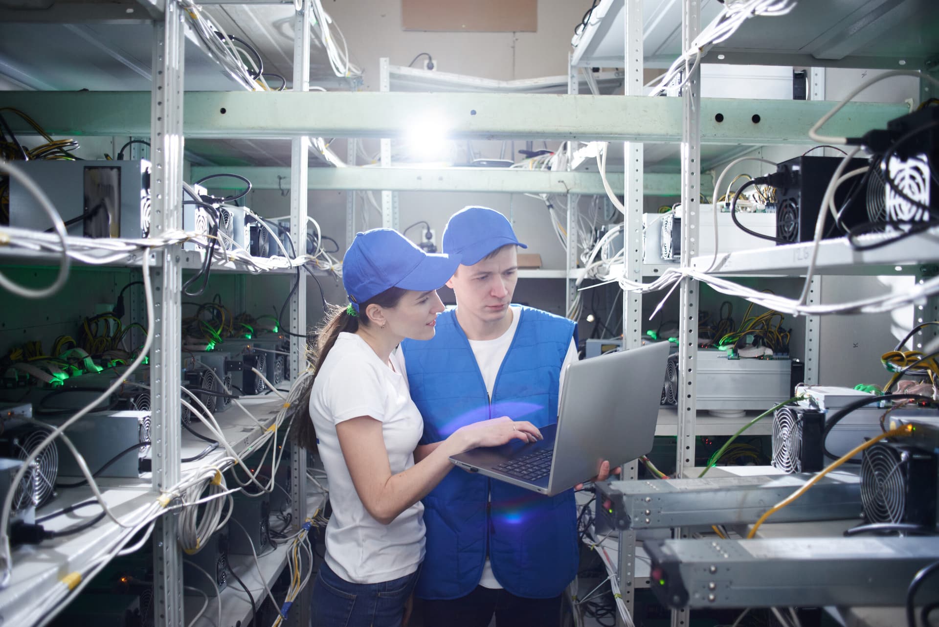 Компания Canaan развернула в Казахстане свыше 10 000 майнинг-ферм