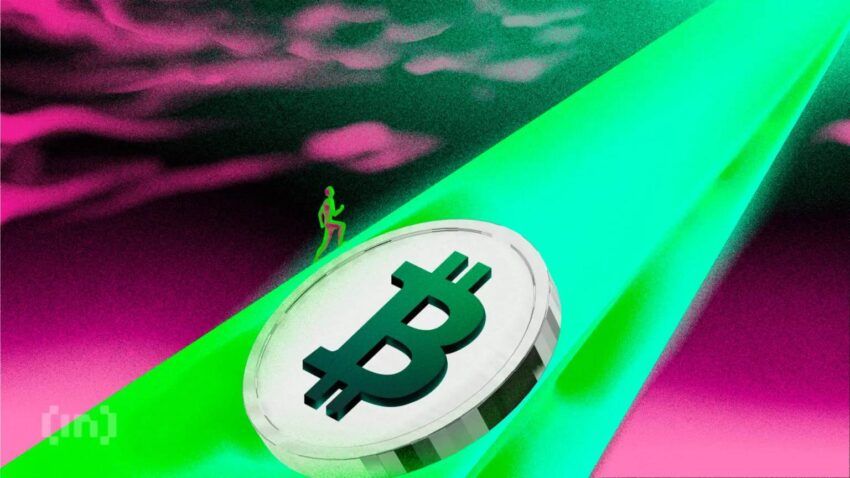 Майнеры копят биткоины, а трейдеры ждут коррекцию. Что происходит
